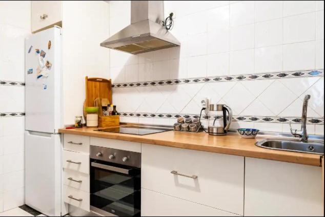 Acogedora Habitacion En Apartamento Compartido Amplio Y Centrico Granada Kültér fotó