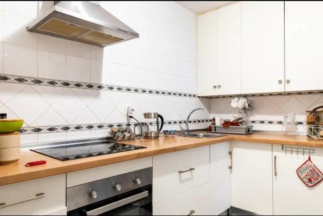 Acogedora Habitacion En Apartamento Compartido Amplio Y Centrico Granada Kültér fotó